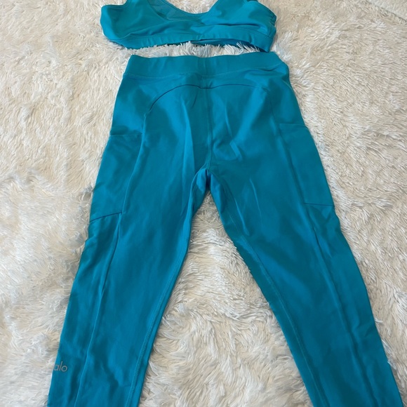 Women’s, 2 piece sports bra & leggings set - Picture 4 of 10